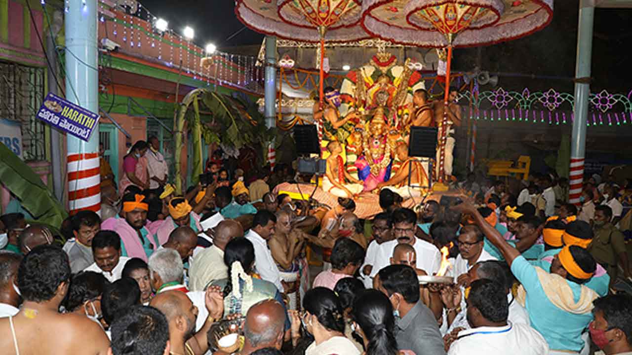 తిరుపతిలో గరుడ వాహనంపై సీతాపతి దర్శనం..