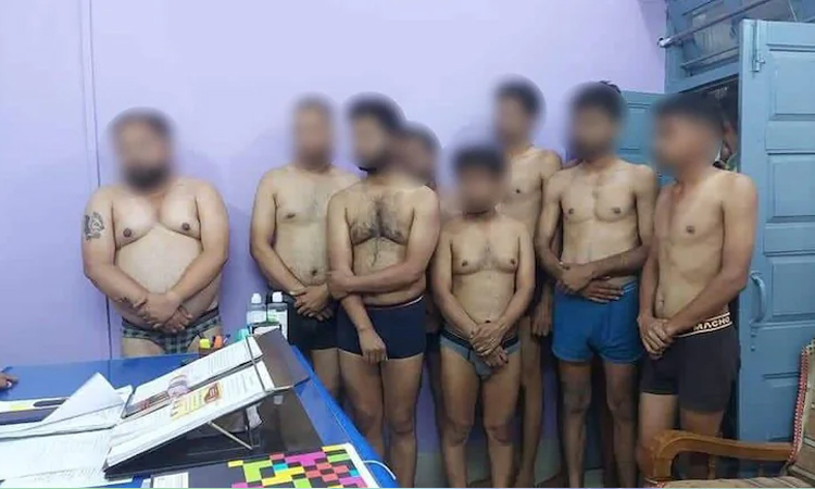 జర్నలిస్టును అర్ధనగ్నంగా నిల్చోబెట్టి