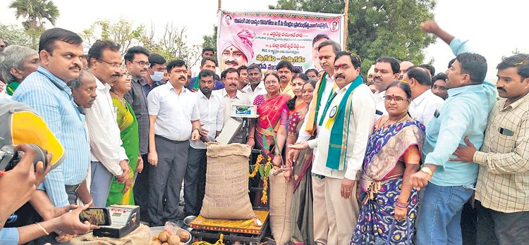కాంగ్రెస్‌, బీజేపీ రాష్ర్టాల్లో వడ్లు కొంటున్నరా?