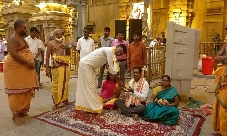 స్వయంభువులకు నిత్యారాధన