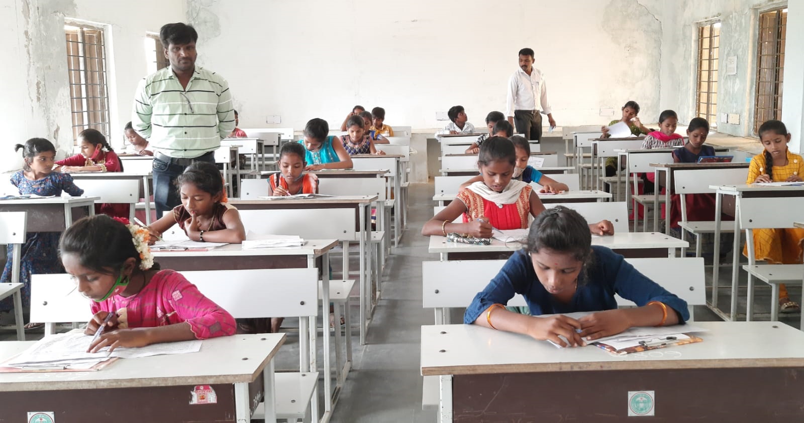 సజావుగా మోడల్‌ స్కూల్‌ ప్రవేశ పరీక్ష