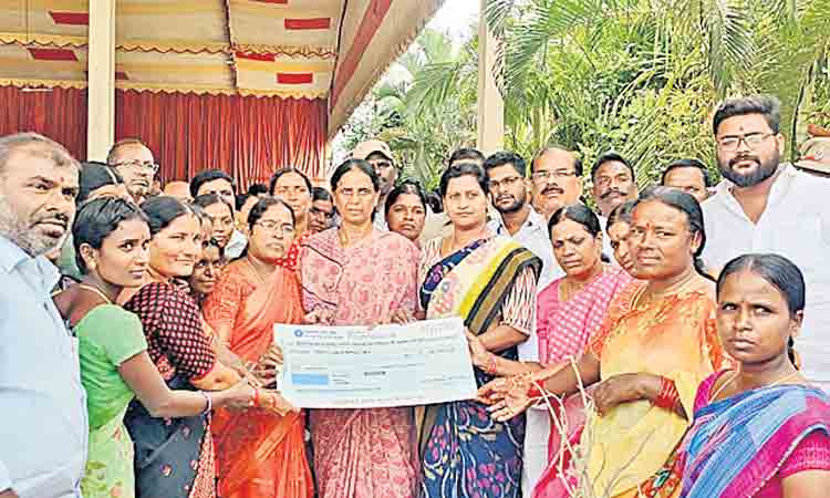 మహిళా సంఘాలకు మంచి తరుణం