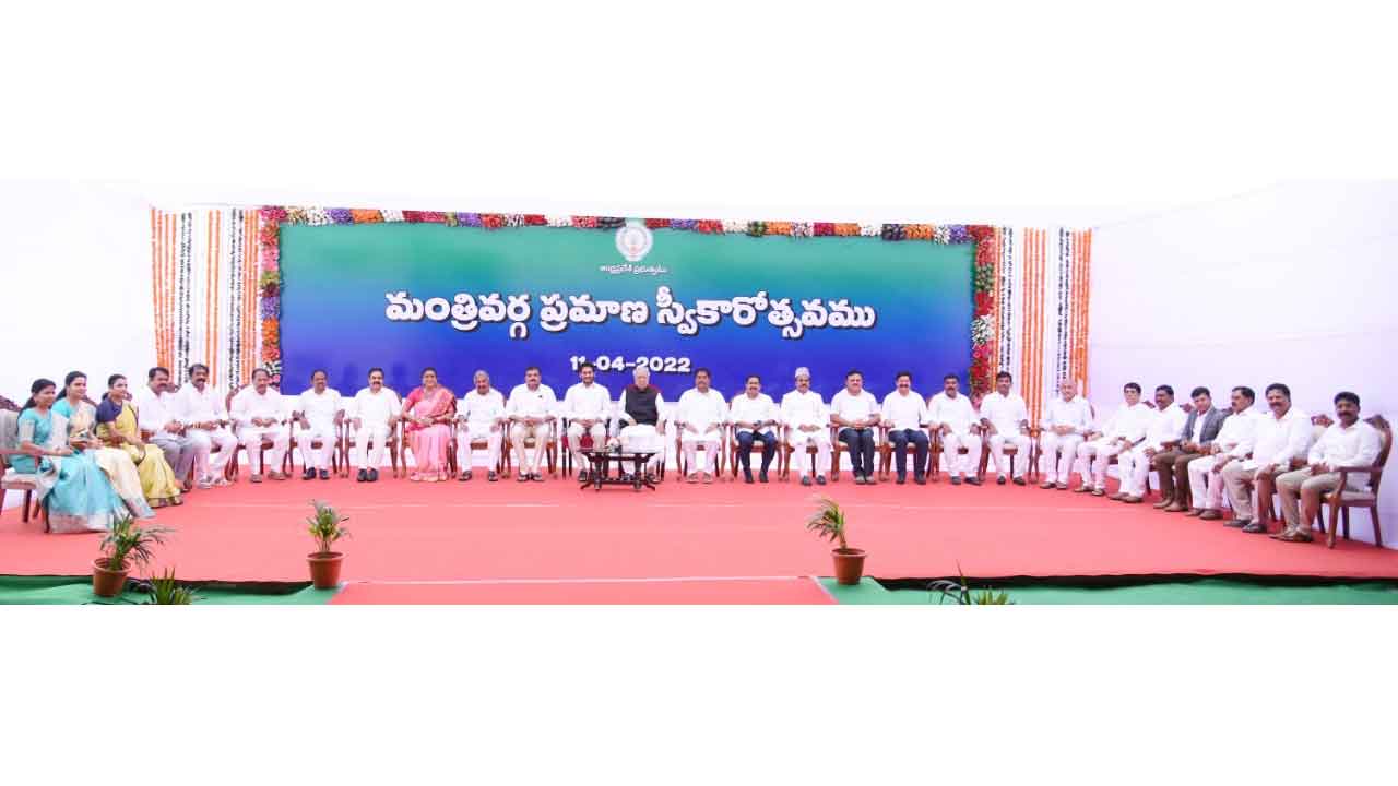 ఏపీలో కొలువుదీరిన కొత్త మంత్రులు..వారీ సామాజికవర్గం.. నియోజకవర్గం