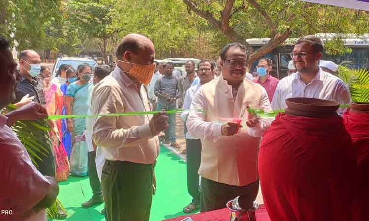 సేవాభావం అలవర్చుకోవాలి