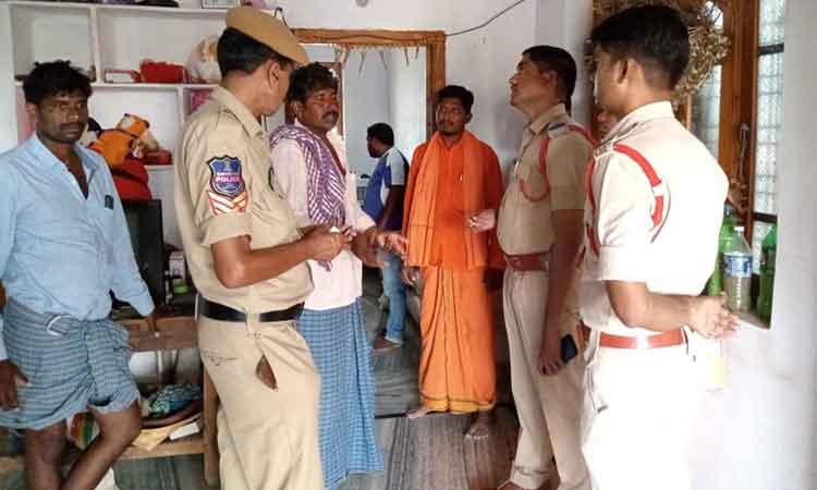 సాతారంలో దొంగల బీభత్సం