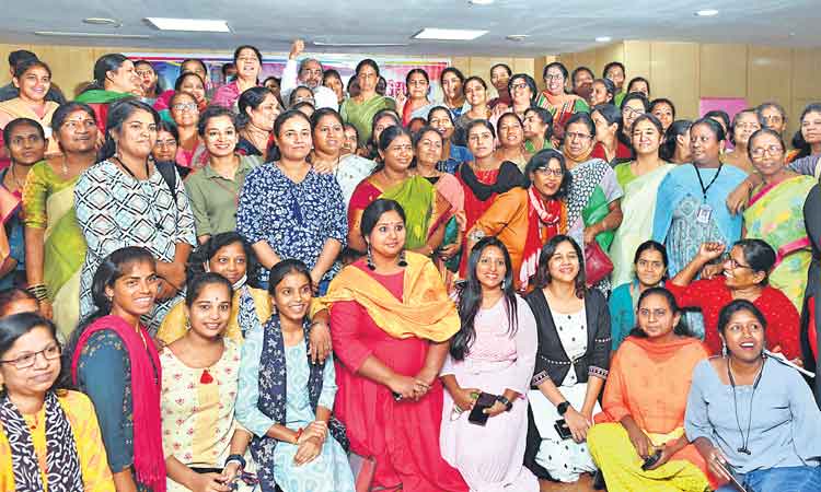 మహిళా జర్నలిస్టుల సంక్షేమానికి కృషి