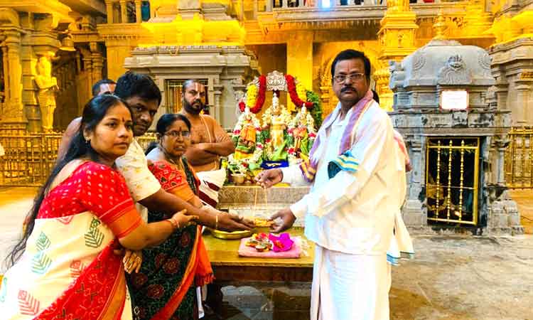 ప్రత్యేక పూజలు