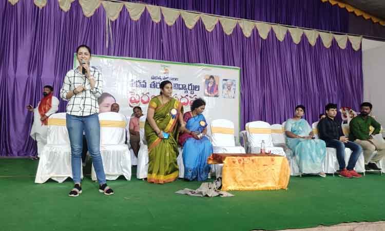 టీవీ, సెల్‌ఫోన్‌ దూరం పెట్టాలి