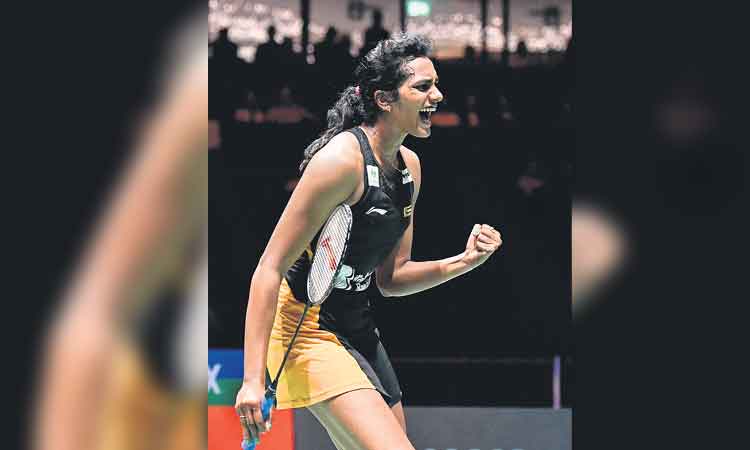 సెమీస్‌కు చేరిన భారత స్టార్‌ సింధు..