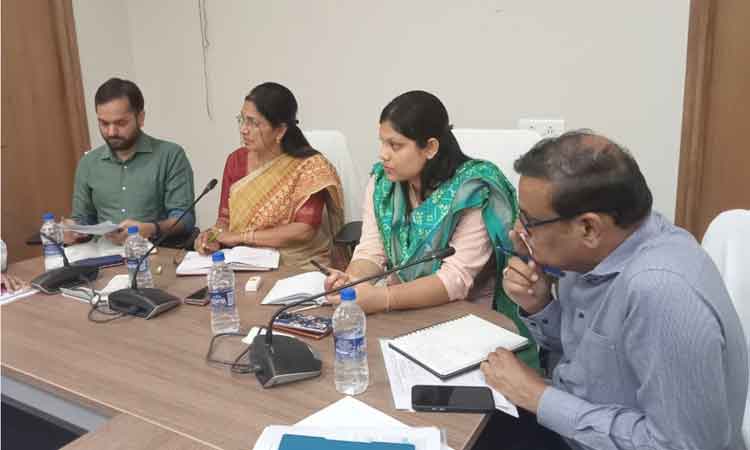 నెలలోపు పెండింగ్‌ పనులు పూర్తి చేయాలి