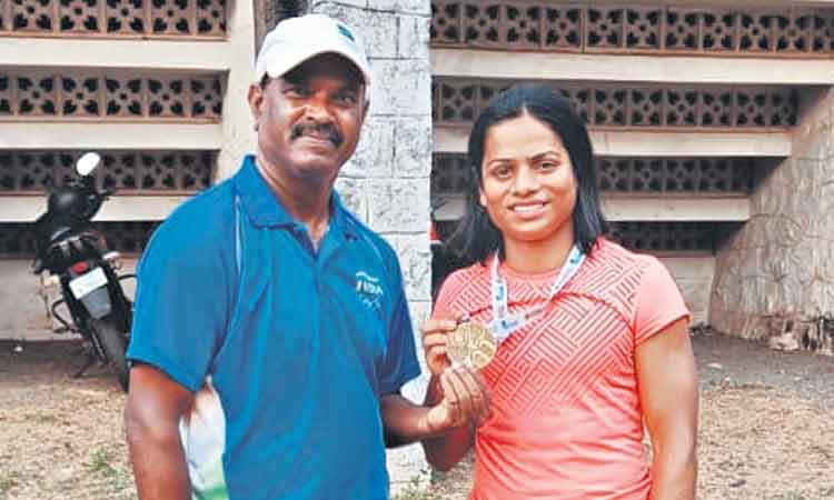 ద్యుతీచంద్‌కు స్వర్ణం