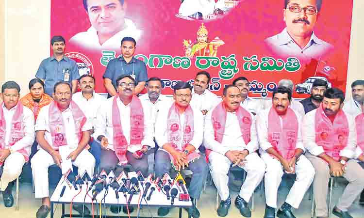 బ్లాక్‌మెయిల్‌ రాజకీయాలకు భయపడం