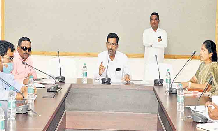 పరీక్షలు పకడ్బందీగా నిర్వహించాలి