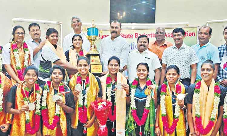 రాష్ట్ర బాస్కెట్‌బాల్‌ జట్టుకు సన్మానం