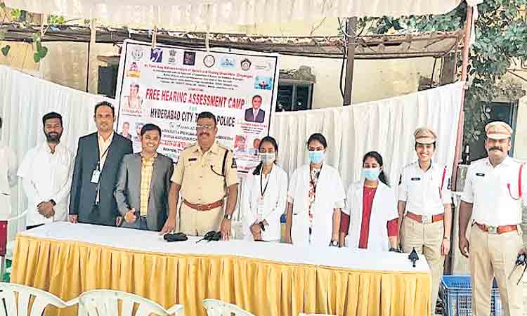 ట్రాఫిక్‌ పోలీసులకు వినికిడి పరీక్షలు