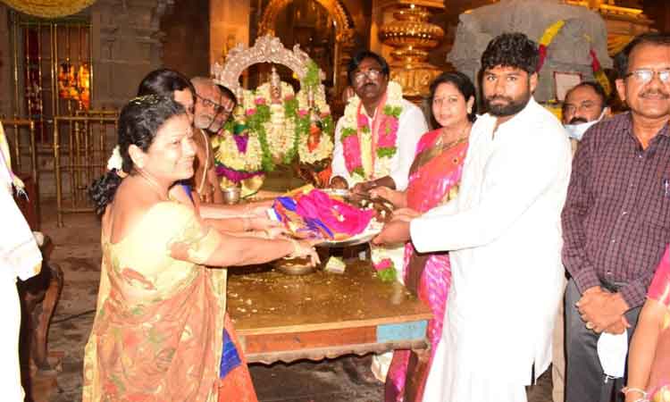 మొక్కలు పెంచితేనే..ప్రాణవాయెవు