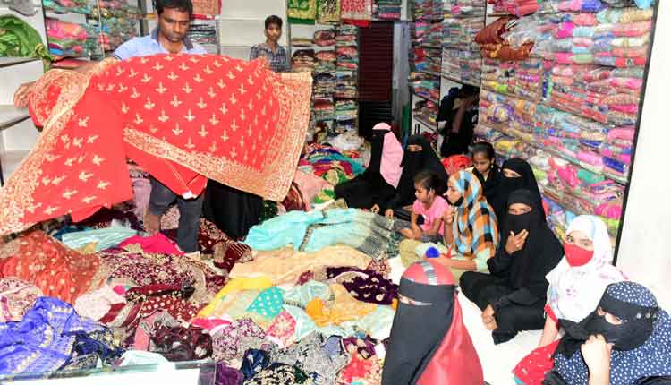 మార్కెట్‌లో రంజాన్‌ సందడి