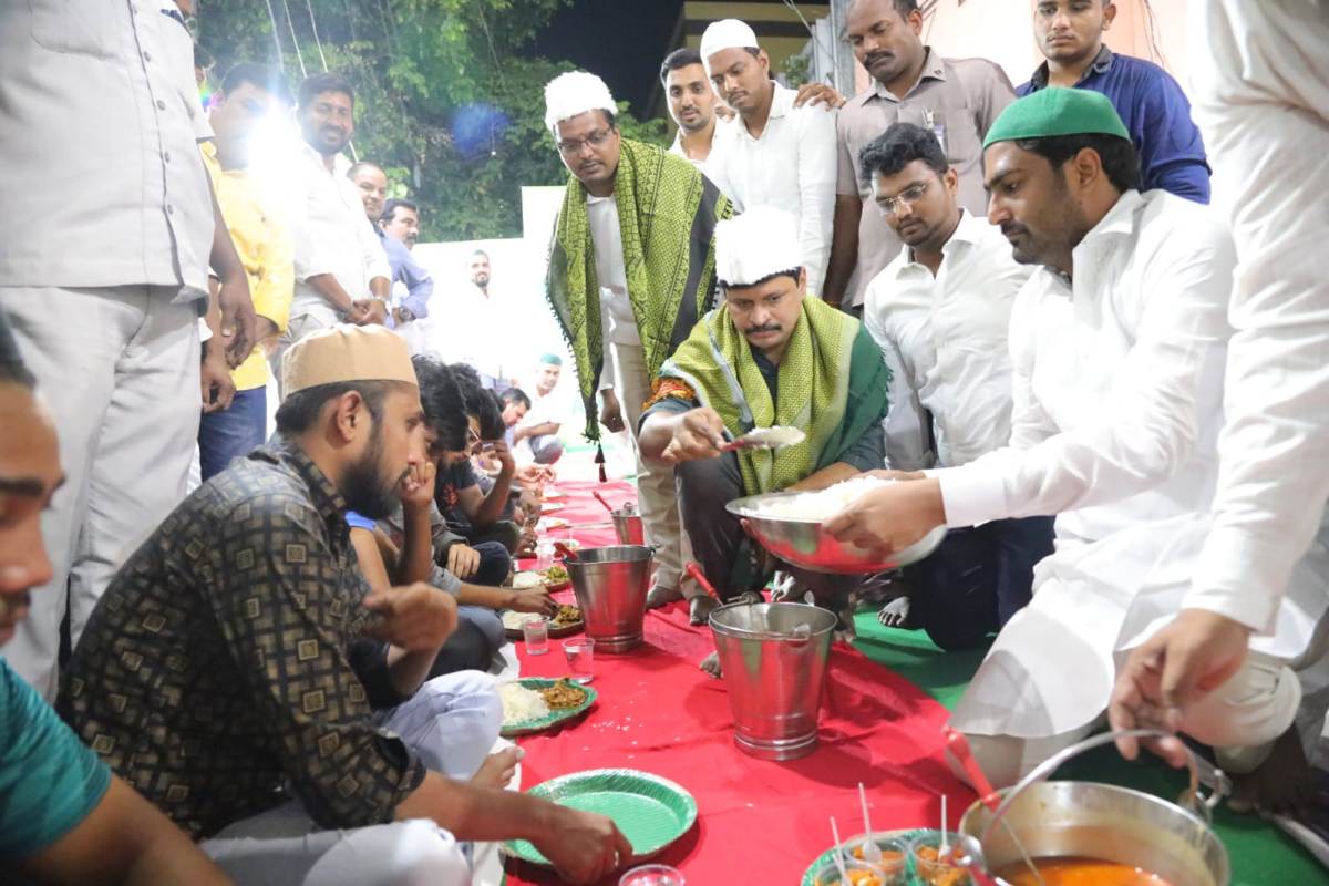 Festivals with friendship | మతాలకు అతీతంగా స్నేహభావంతో పండుగలు : ఎంపీ జోగినపల్లి సంతోష్‌కుమార్‌.