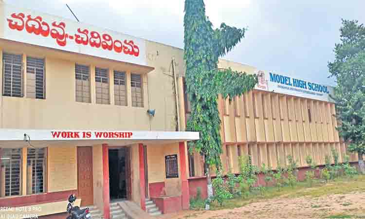 చదువుల క్షేత్రం.. భవిత భద్రం