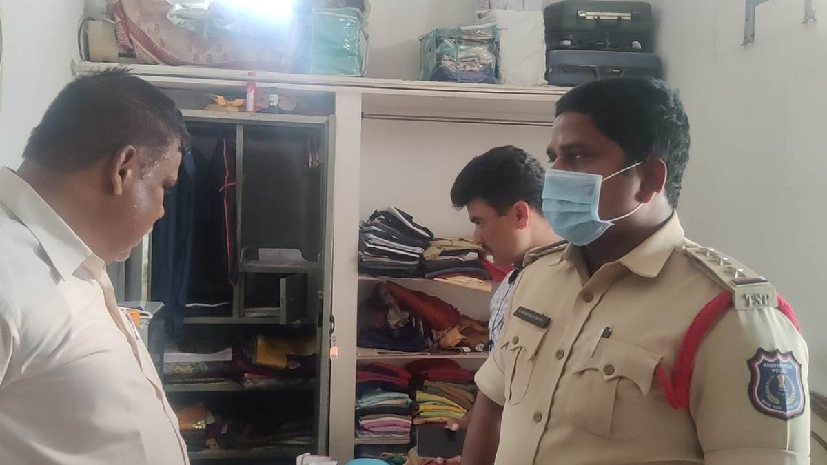 Burglary at ASI home | ఏఎస్ఐ ఇంట్లో భారీ చోరీ