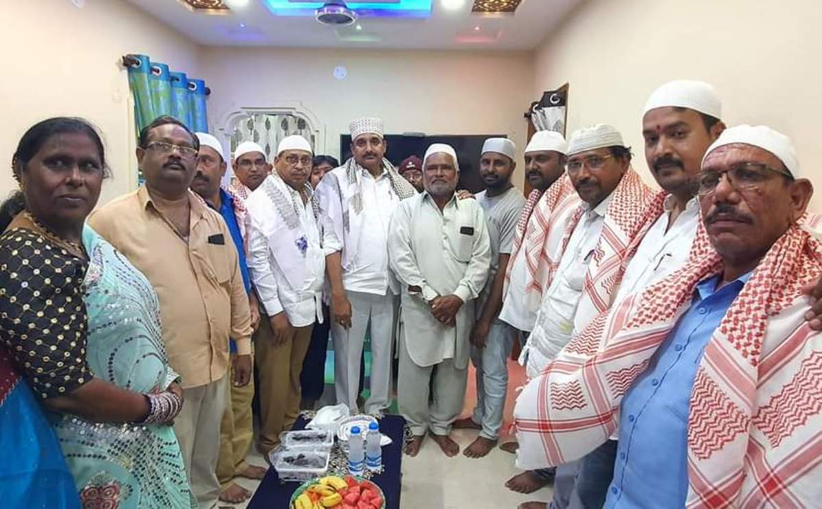 Iftar dinner | ఇఫ్తార్ విందులో పాల్గొన్న విప్
