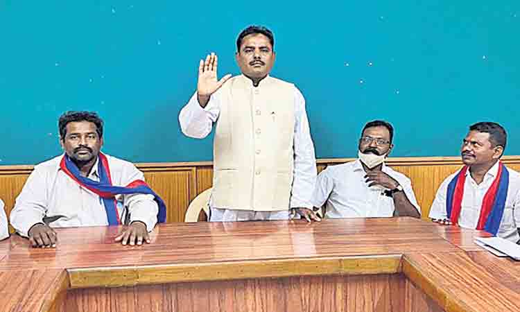 దళితులు సంఘటిత శక్తిగా ఎదగాలి