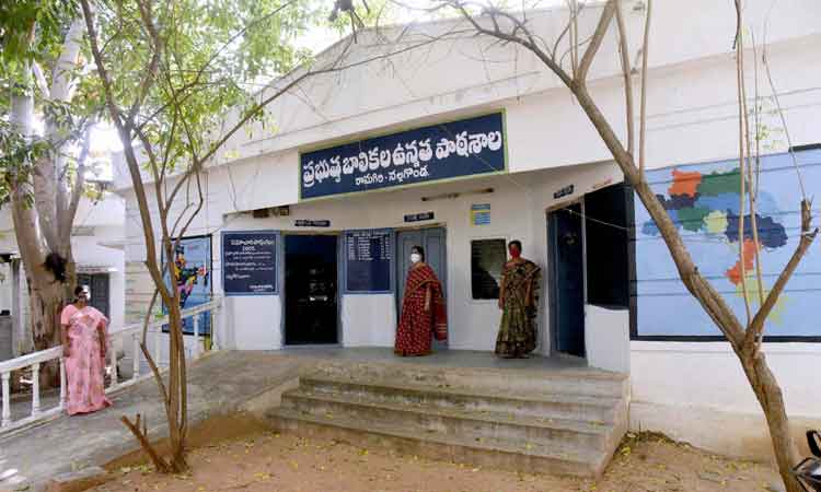 విద్యా కమిటీల సేవలు మరో ఆరు నెలలు..