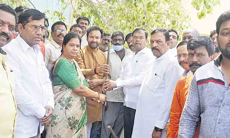 కమ్యూనిటీహాల్‌ నిర్మాణం నాణ్యతతో చేపట్టాలి