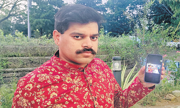 30 ఏండ్ల తర్వాత కన్నతల్లిని వెతుక్కుంటూ..