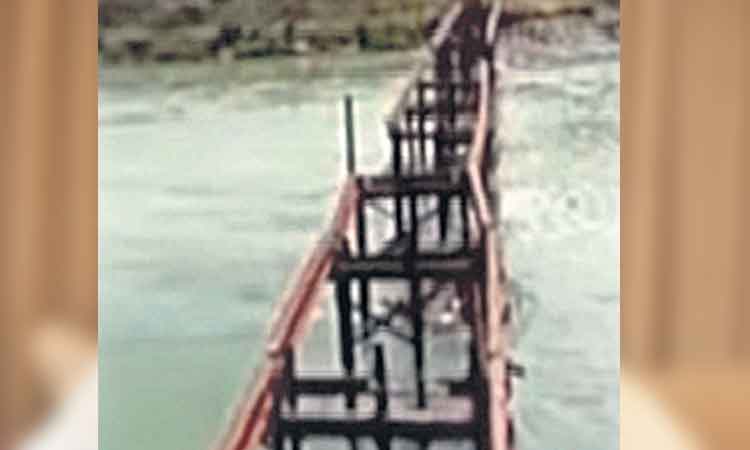 పట్టపగలే 60 అడుగుల బ్రిడ్జి చోరీ