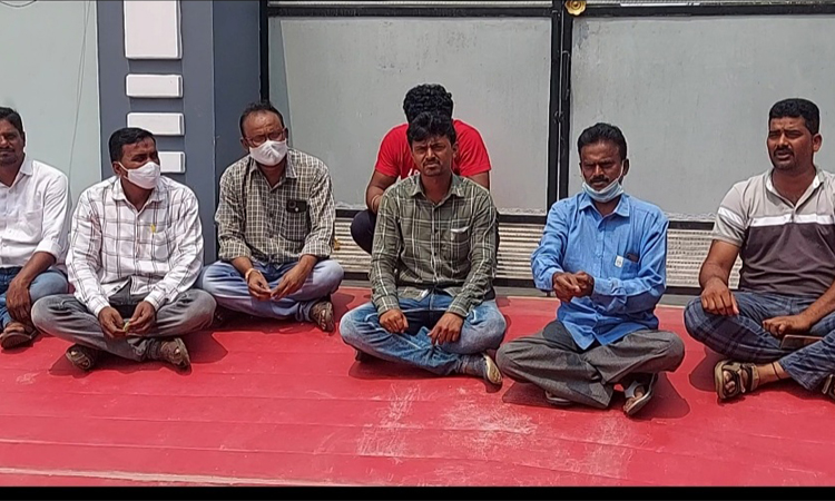 ఉద్యోగాల పేరుతో టోకరా