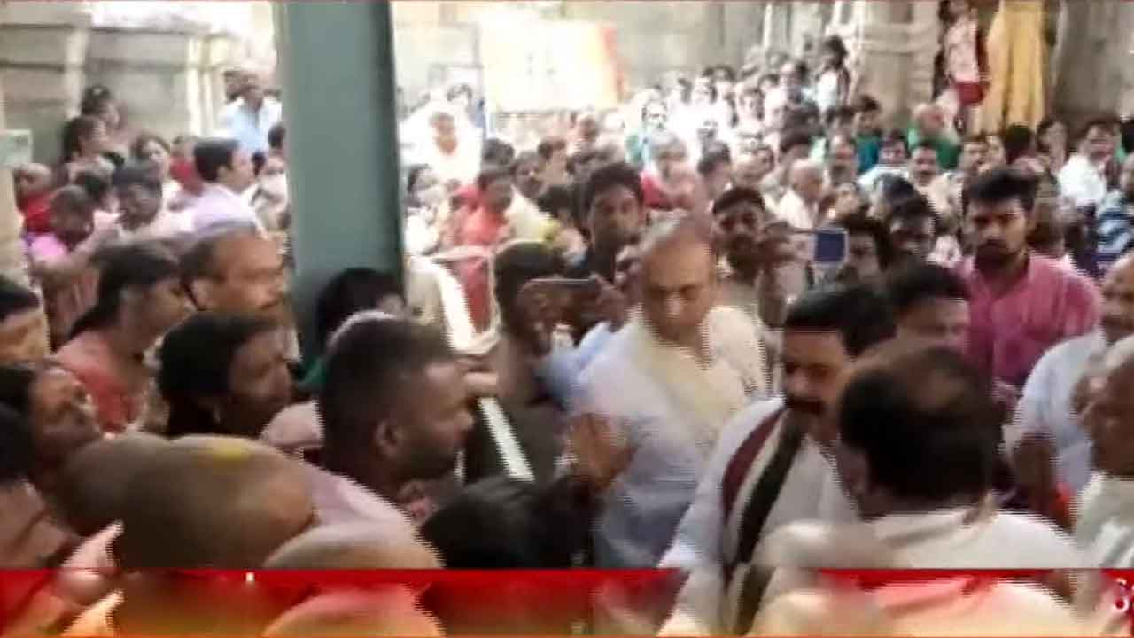 ఏపీ దేవాదాయ శాఖ మంత్రికి చేదు అనుభవం..