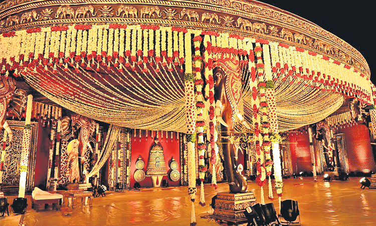 పెండ్లి సందడి మొదలైంది!