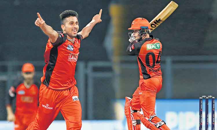 రైజర్స్‌ చేజేతులా..