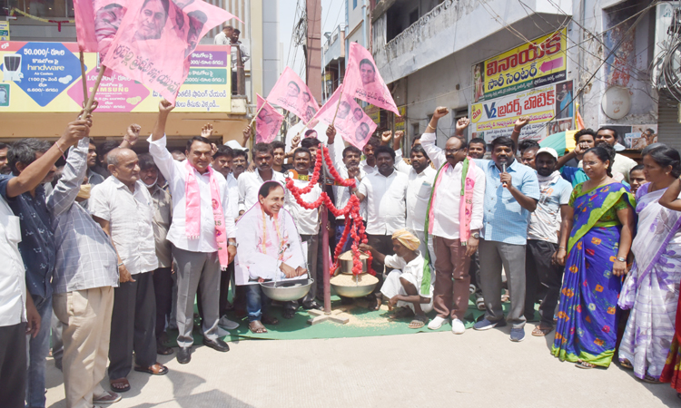 వాడవాడనావడ్ల సంబురం
