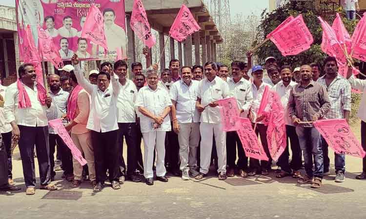 సభలకు తరలిన శ్రేణులు