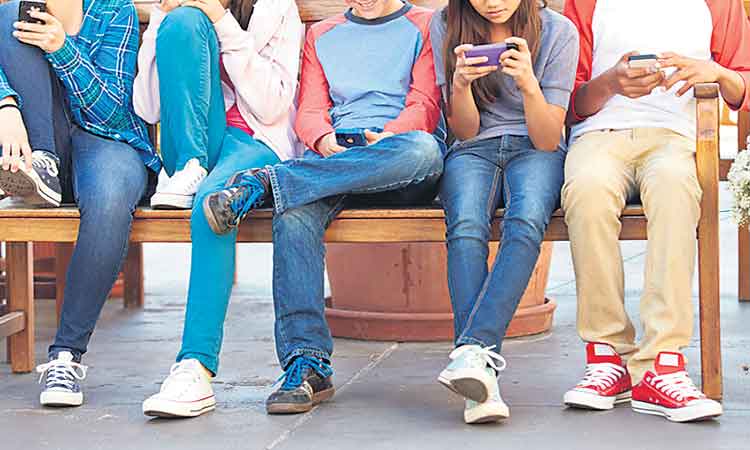 పాకెట్‌ మనీతో అశ్లీల వీడియోలు