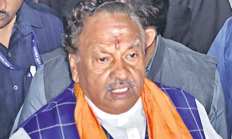 కర్ణాటక మంత్రి ఈశ్వరప్ప రాజీనామా