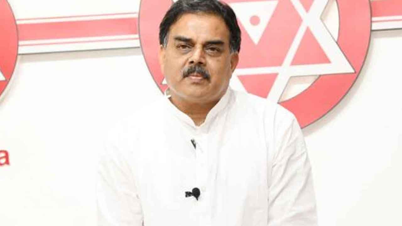 రైతులకు భరోసా కల్పించేందుకు పవన్‌ యాత్రలు