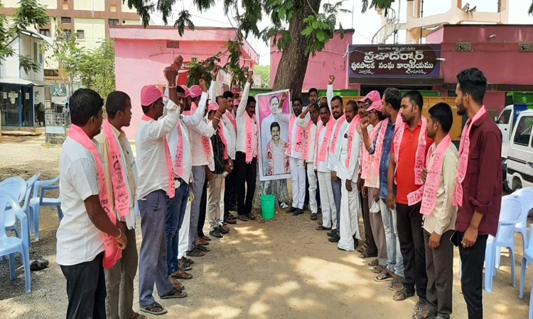 హోరెత్తిన సంబురాలు