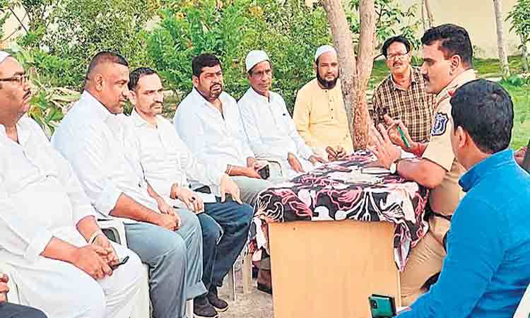 పండుగలను ప్రశాంతంగా జరుపుకోవాలి