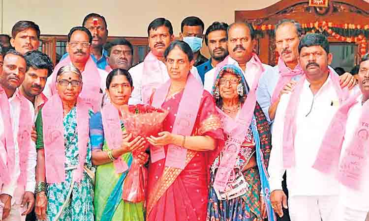 పార్టీ నిర్మాణంలో భాగస్వాములను చేయండి