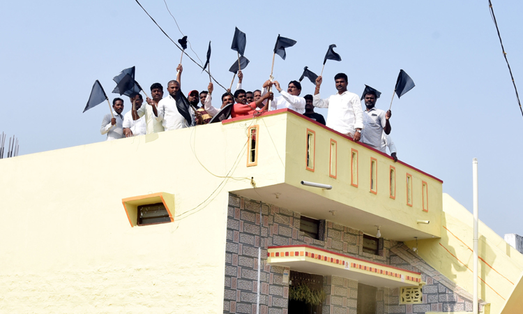 నిరసన హోరు