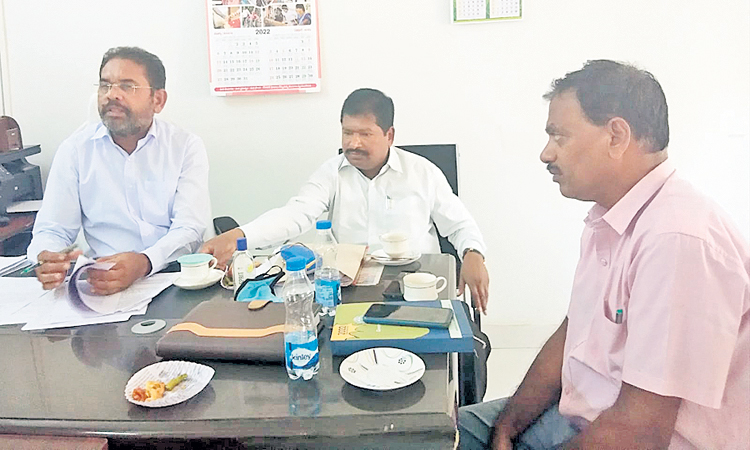 ఓటరుగా పేర్లు నమోదు చేసుకోవాలి