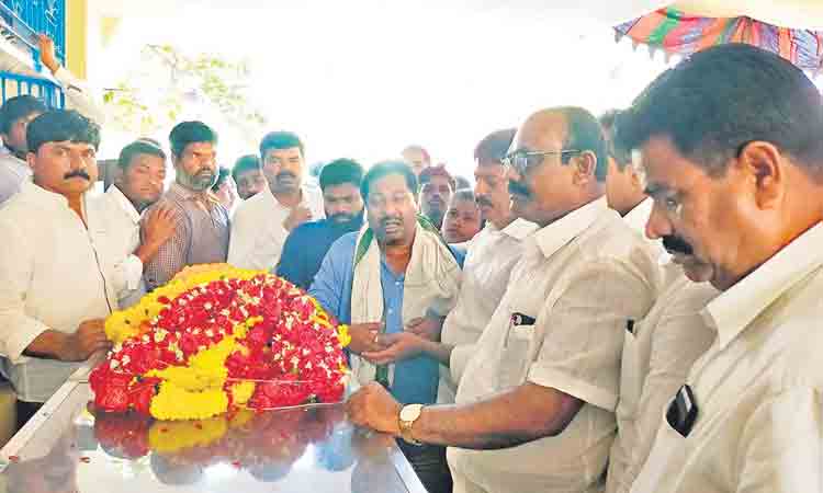 మాజీ ఎమ్మెల్యే తాటి కుమార్తె ఆత్మహత్య