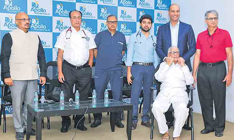 అపోలో దవాఖానలో అరుదైన శస్త్ర చికిత్స