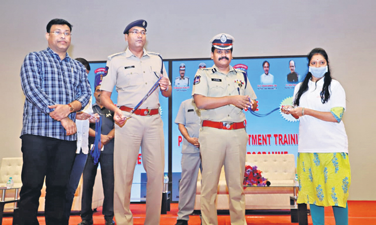 హార్డ్‌ వర్క్‌ కాదు.. స్మార్ట్‌ వర్క్‌ కావాలి