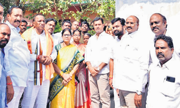 ఢిల్లీని కదిలిస్తాం.. వడ్లు కొనిపిస్తాం