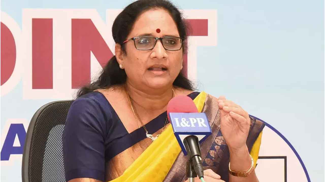 చంద్రబాబు, బొండా ఉమ గైర్హాజరుపై చర్యలు : వాసిరెడ్డి పద్మ