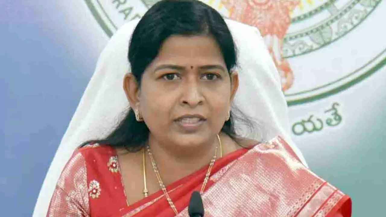 బాధితురాలికి ఏపీ మంత్రుల పరామర్శ